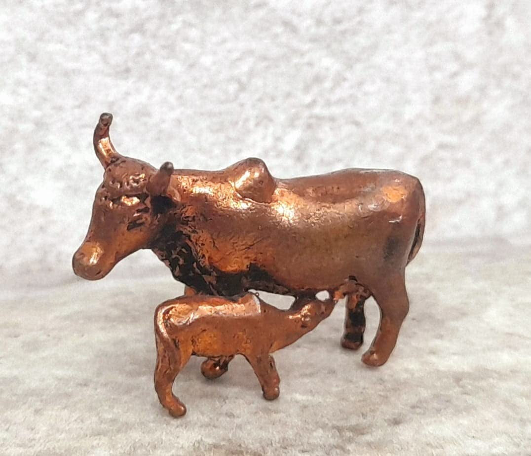 Brownish-Orange Copper Idols, 0.9 Inches, Handmade Cow With Calf, 16G, Patina Antique Finish, Pack Of 1 Piece
