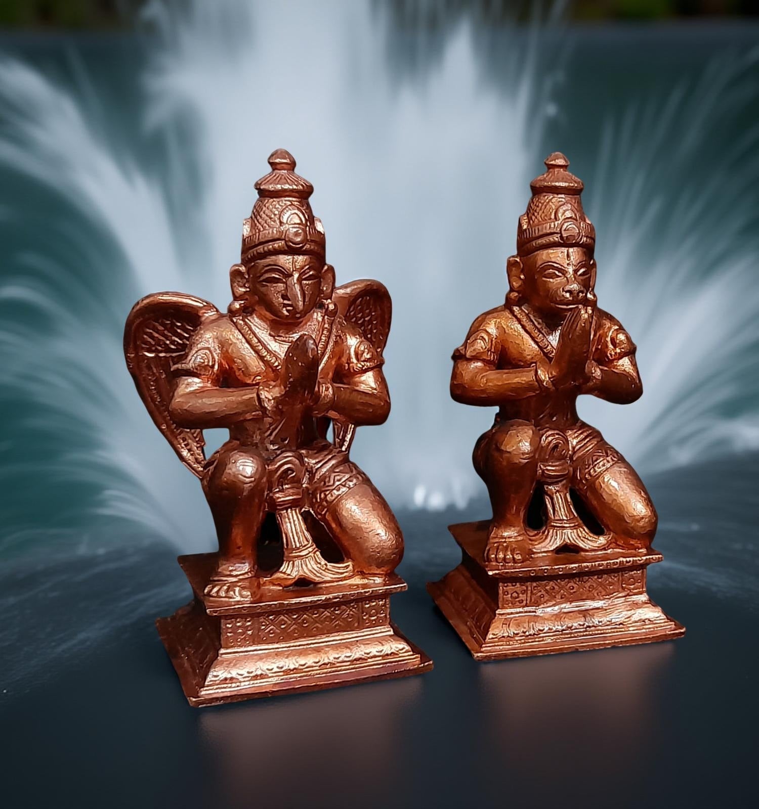 Unikraf  , Copper Handmade Sitting Garudar and Hanuman 4.3 inches 1.1 Kg, Pack of 1 Piece